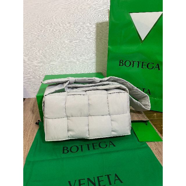 注目ショップ Bottega Veneta - ボッテガヴェネタ パデッド テック