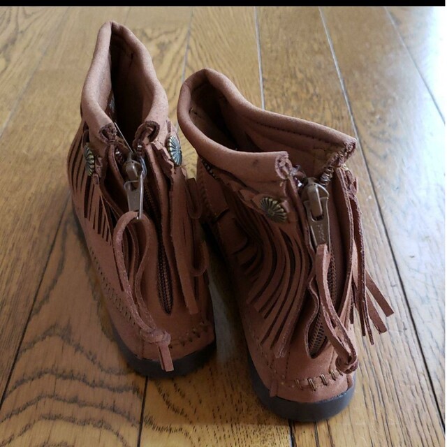 Minnetonka(ミネトンカ)の新品MINNETONKAフリンジブーツ レディースの靴/シューズ(ブーツ)の商品写真