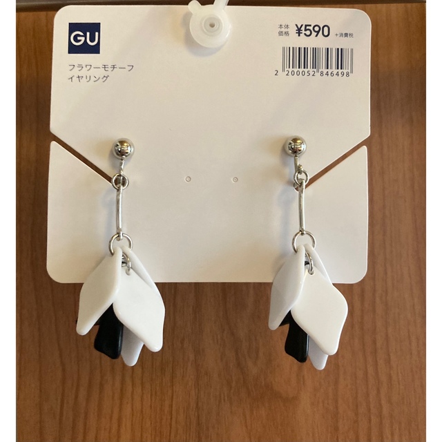 GU(ジーユー)の《GU》フラワーモチーフイヤリング レディースのアクセサリー(イヤリング)の商品写真