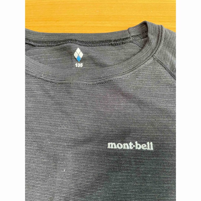 mont bell(モンベル)のいもサラダさん専用　mont-bell キッズインナーシャツ サイズ135  スポーツ/アウトドアのスノーボード(ウエア/装備)の商品写真