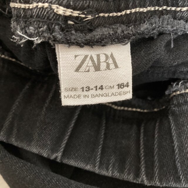 ZARA KIDS(ザラキッズ)のZARA ザラキッズ　ブラックデニム　164 キッズ/ベビー/マタニティのキッズ服男の子用(90cm~)(パンツ/スパッツ)の商品写真