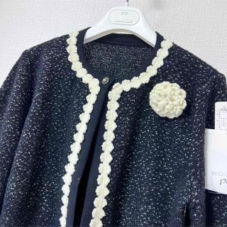 レリアンROCHAS❤️新品❤️ふんわり軽量ニットジャケットコサージュ付9号