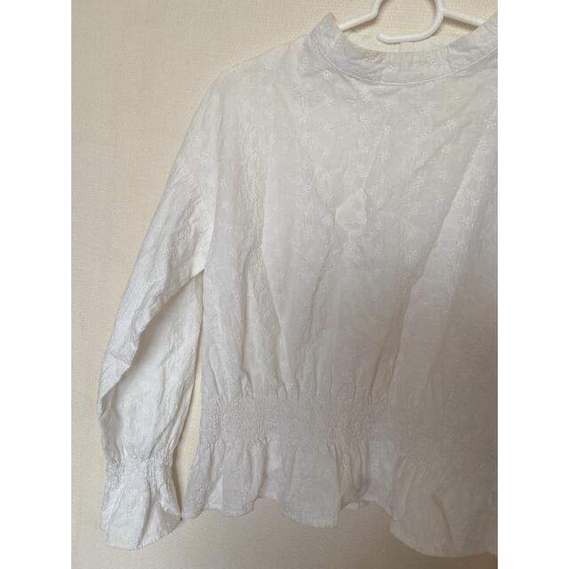 GU(ジーユー)の白系 トップス レディースのトップス(Tシャツ(長袖/七分))の商品写真