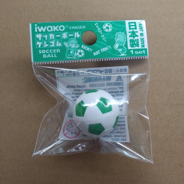 消しゴム サッカーボール 文房具 プレゼント おもしろ 小学生 子供会 景品 インテリア/住まい/日用品の文房具(消しゴム/修正テープ)の商品写真