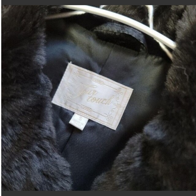 UNIQLO(ユニクロ)の新品タグ付き　UNIQLO ファーコート　ファー　黒　アウター　S レディースのジャケット/アウター(毛皮/ファーコート)の商品写真