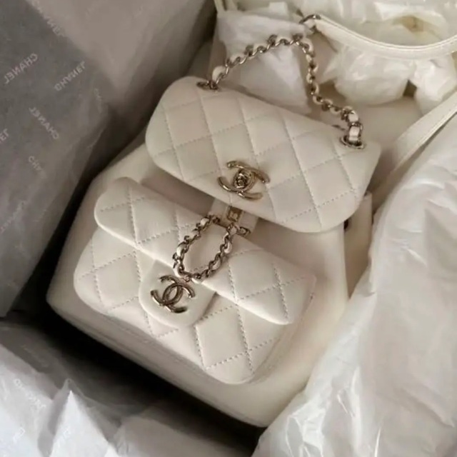 限定版 CHANEL リュックサック 白 バッグパック シャネル 1/29まで限定