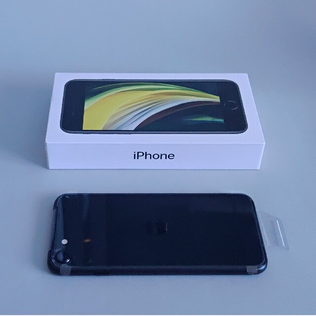 Apple iPhone SE (第2世代) 64GB au ブラック