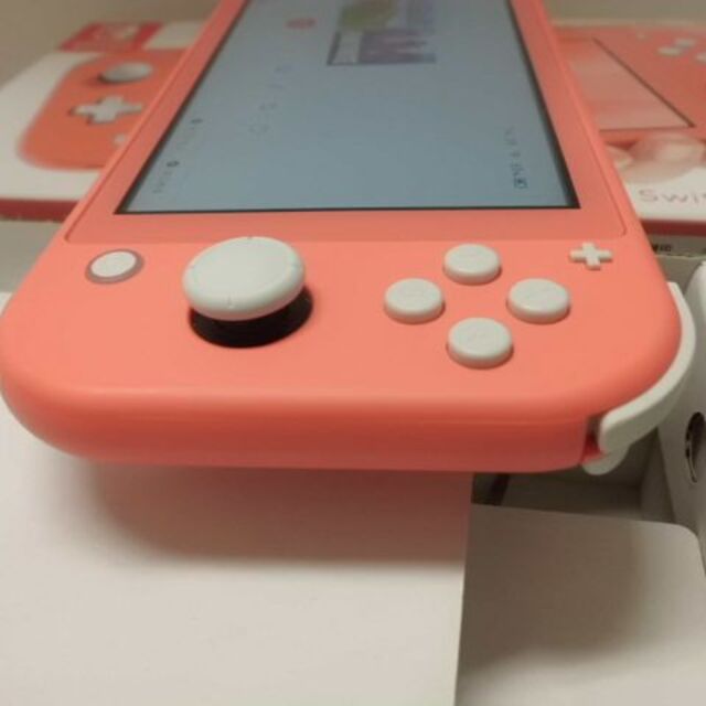 Nintendo Switch(ニンテンドースイッチ)のNintendo Switch Lite Coral 任天堂スイッチライト エンタメ/ホビーのゲームソフト/ゲーム機本体(携帯用ゲーム機本体)の商品写真