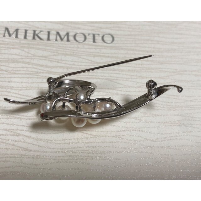 MIKIMOTO(ミキモト)の美品　ミキモト  ブローチ　8珠あります！ レディースのアクセサリー(ブローチ/コサージュ)の商品写真
