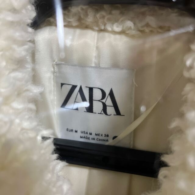 ZARA(ザラ)のZARA ムートンフェイクファー　ロングコート レディースのジャケット/アウター(ロングコート)の商品写真