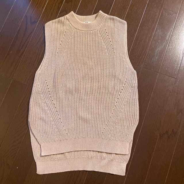 UNIQLO - 【値下げ】ベスト M 新品未使用の通販 by 低価格でもいいもの