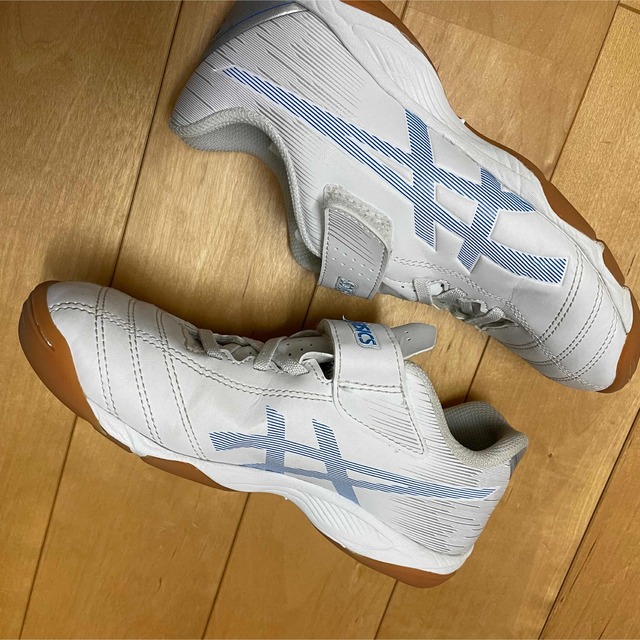 asics(アシックス)のアシックス   フットサルシューズ 20cm キッズ/ベビー/マタニティのキッズ靴/シューズ(15cm~)(スニーカー)の商品写真