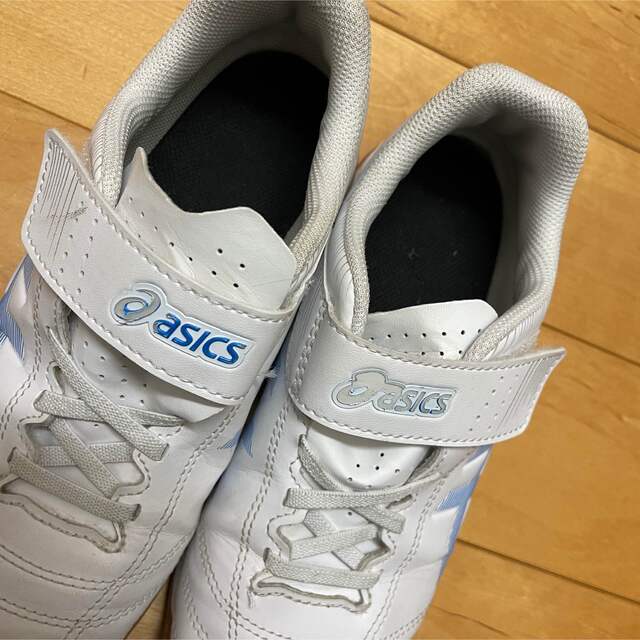 asics(アシックス)のアシックス   フットサルシューズ 20cm キッズ/ベビー/マタニティのキッズ靴/シューズ(15cm~)(スニーカー)の商品写真