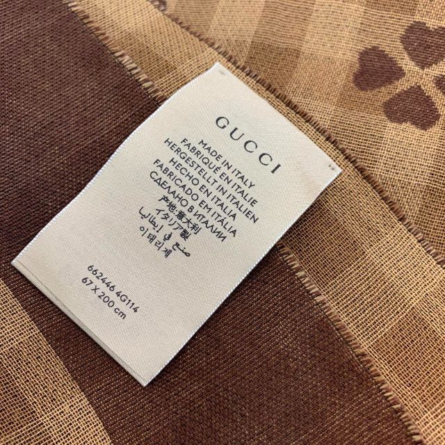 Gucci(グッチ)の☆新品未使用☆GUCCI グッチ 大判ストール クローバー柄 GGロゴ ブラウン メンズのファッション小物(ストール)の商品写真