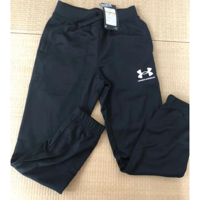 UNDER ARMOUR(アンダーアーマー)のアンダーアーマー　ジャージ上下セット　  新品　130cm キッズ/ベビー/マタニティのキッズ服男の子用(90cm~)(その他)の商品写真