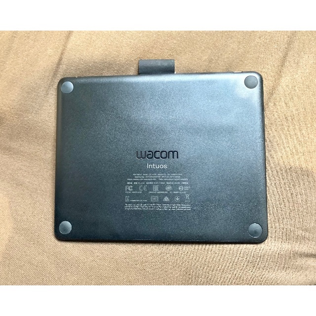 Wacom(ワコム)のWacom Intuosペンタブレット small スマホ/家電/カメラのPC/タブレット(タブレット)の商品写真