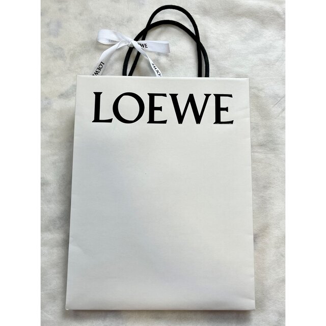 LOEWE(ロエベ)のロエベ　LOEWE  ショップ袋  リボン付き レディースのバッグ(ショップ袋)の商品写真