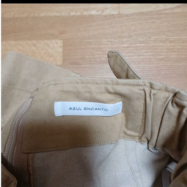 AZUL ENCANTO(アズールエンカント)のチノスカート　防臭 レディースのスカート(ひざ丈スカート)の商品写真