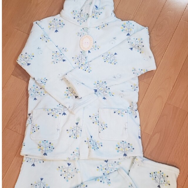 【新品】レディースパジャマ　L　薄ブルー レディースのルームウェア/パジャマ(パジャマ)の商品写真