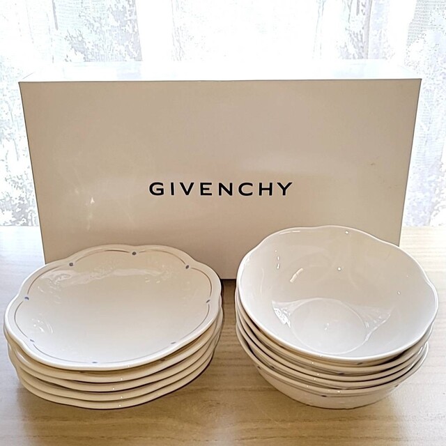 GIVENCHY(ジバンシィ)のちひろ様専用 未使用 ジバンシィ 10点 セット 取り皿 銘々皿 ボウル 小鉢 インテリア/住まい/日用品のキッチン/食器(食器)の商品写真