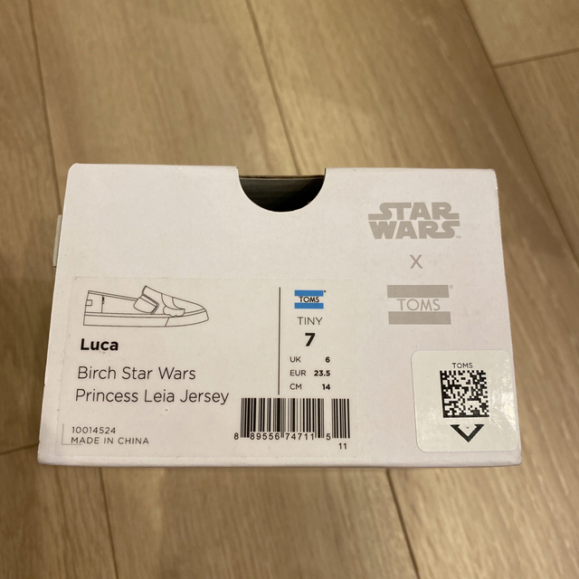 TOMS(トムズ)のトムズ スターウォーズコラボ キッズ スリッポンシューズ キッズ/ベビー/マタニティのベビー靴/シューズ(~14cm)(スリッポン)の商品写真