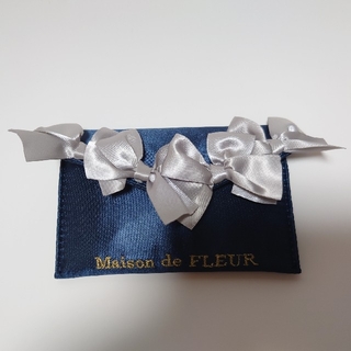 メゾンドフルール(Maison de FLEUR)のメゾン・フルール　リボンカードケース(名刺入れ/定期入れ)