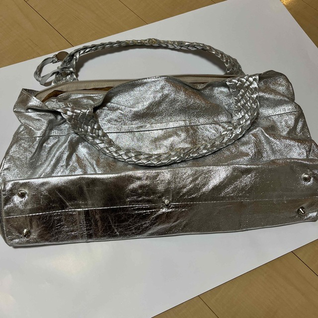 TOMORROWLAND(トゥモローランド)のシルバー☆RABEANCOバッグ レディースのバッグ(ショルダーバッグ)の商品写真