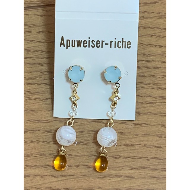 Apuweiser-riche(アプワイザーリッシェ)のアプワイザーリッシェ　ピアス　ブルー　キャッチ　マルチ レディースのアクセサリー(ピアス)の商品写真