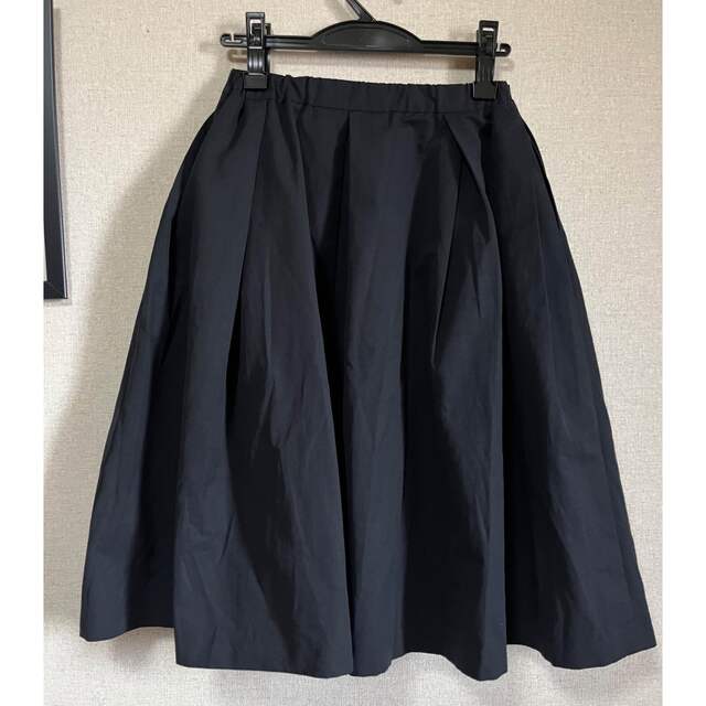 URBAN RESEARCH(アーバンリサーチ)のアーバンリサーチ ミモレ丈フレアスカート ネイビー レディースのスカート(ひざ丈スカート)の商品写真