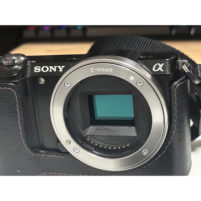 Sony α5000本体+バッテリー+ケース