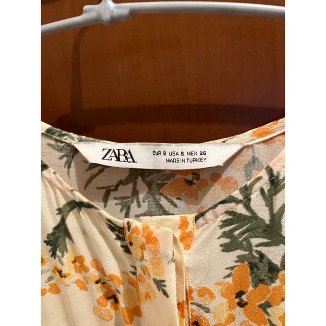 ZARA(ザラ)のZARA 花柄ワンピース レディースのワンピース(ロングワンピース/マキシワンピース)の商品写真