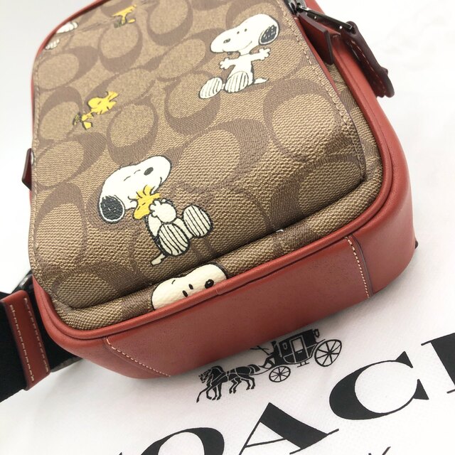 COACH X PEANUTS】新品!ボディバッグ!シグネチャー・スヌーピー