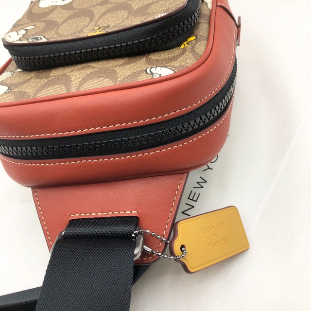 COACH X PEANUTS】新品!ボディバッグ!シグネチャー・スヌーピー