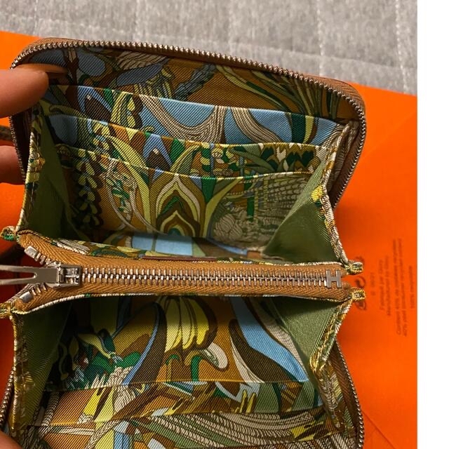 Hermes(エルメス)の専用です！！　シルクインコンパクト　新品同様　ゴールド✖️空想の植物誌 レディースのファッション小物(財布)の商品写真