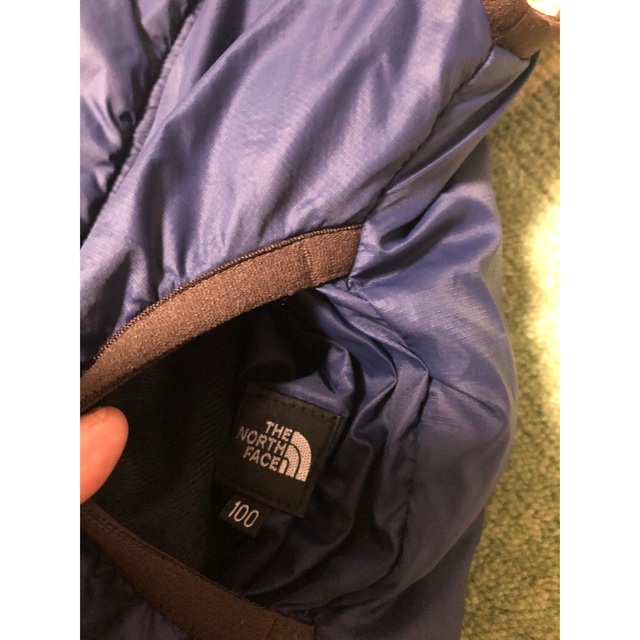 THE NORTH FACE(ザノースフェイス)のノースフェイスキッズ　リバーシブルベスト　美品 キッズ/ベビー/マタニティのキッズ服男の子用(90cm~)(ジャケット/上着)の商品写真