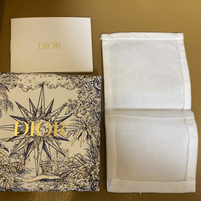 Dior - 最新 Dior ディオール 2022クリスマス限定ボックス Dior - 最新 Dior ディオール 2022クリスマス限定ボックス