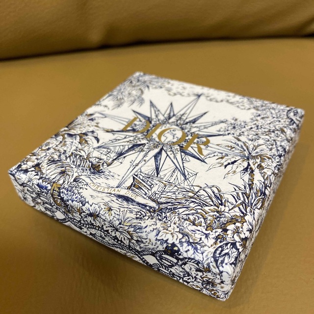 Dior - 最新 Dior ディオール 2022クリスマス限定ボックス Dior - 最新 Dior ディオール 2022クリスマス限定ボックス