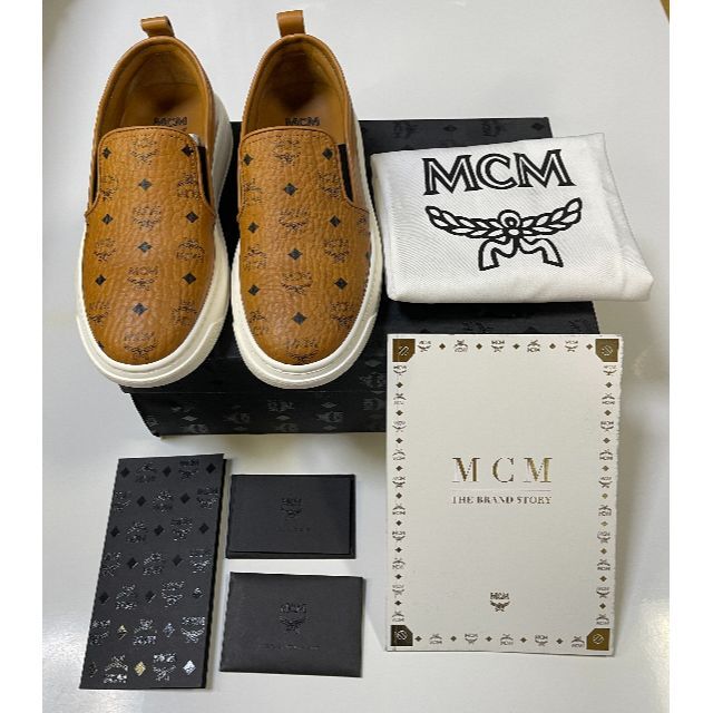 MCM(エムシーエム)の【MCM】Women's Visetos Logo ロートップ スリップオン レディースの靴/シューズ(スニーカー)の商品写真