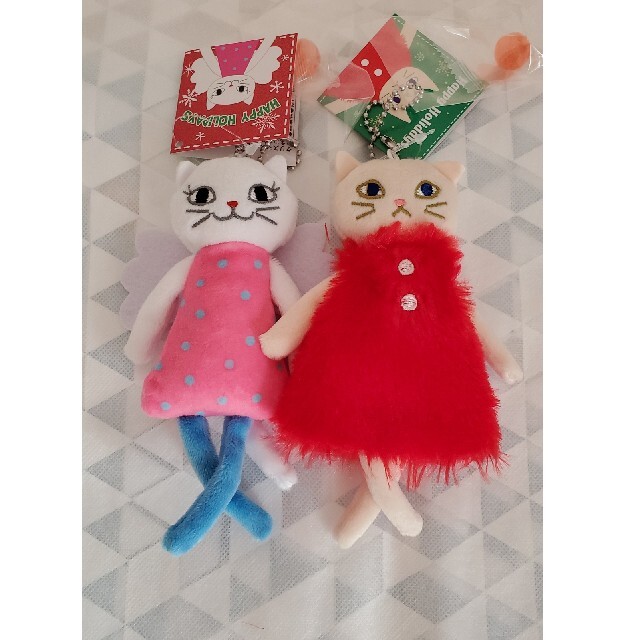 KALDI(カルディ)のKALDI　カルディ　クリスマス　くたくた白ネコ&モコネコ エンタメ/ホビーのおもちゃ/ぬいぐるみ(キャラクターグッズ)の商品写真