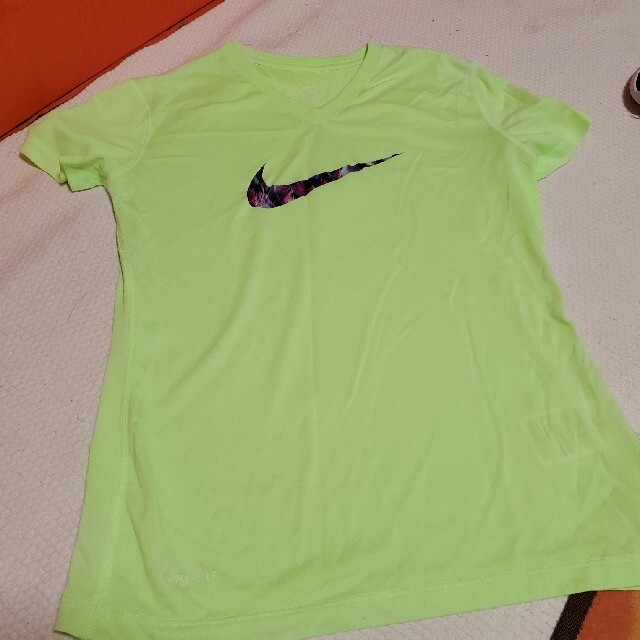 NIKE(ナイキ)のNIKE Tシャツ　&　BODY MAKER トレーニング　シューズ　21cm キッズ/ベビー/マタニティのキッズ服女の子用(90cm~)(Tシャツ/カットソー)の商品写真