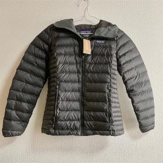 パタゴニア(patagonia)の新品　パタゴニア  ウィメンズ・ダウン・セーター・フーディ　ブラック　XS(ダウンジャケット)