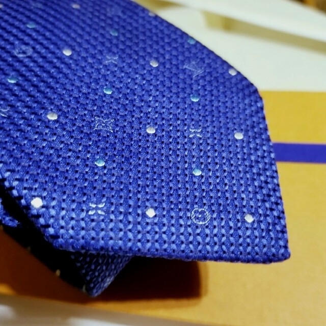 LOUIS VUITTON(ルイヴィトン)のルイヴィトン メンズ ネクタイクラヴァット モノグラム タグ付 新品 ブルー メンズのファッション小物(ネクタイ)の商品写真