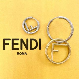 フェンディ(FENDI)のFENDI フェンディ  ロゴ　アシンメトリー　フープ　ピアス　アクセサリー(ピアス)