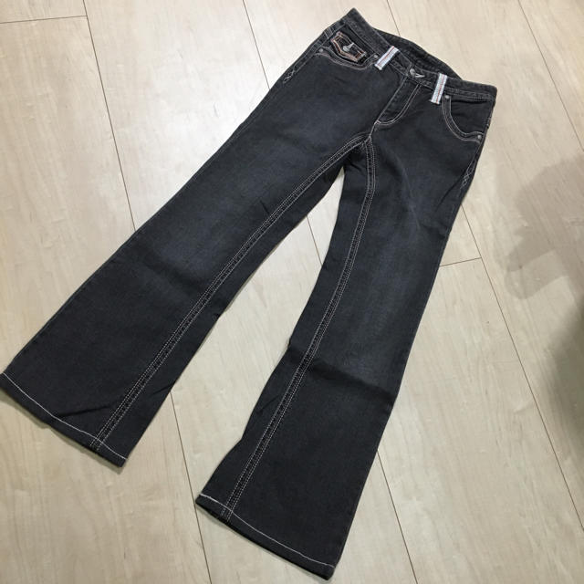 Levi's(リーバイス)のステッチがオシャレなブラックジーンズ レディースのパンツ(デニム/ジーンズ)の商品写真