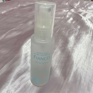 フィアンセ(FIANCEE)のフィアンセ　ボディミスト　ピュアシャンプーの香り　50ml 未使用(香水(女性用))