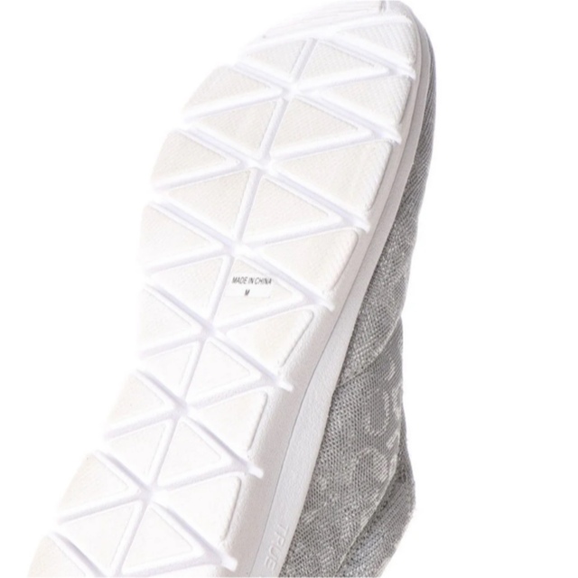 cavacava(サヴァサヴァ)の新品✨定価10,780円　軽量❣️さっとはけるスニーカー　シルバー　大特価‼️ レディースの靴/シューズ(スニーカー)の商品写真