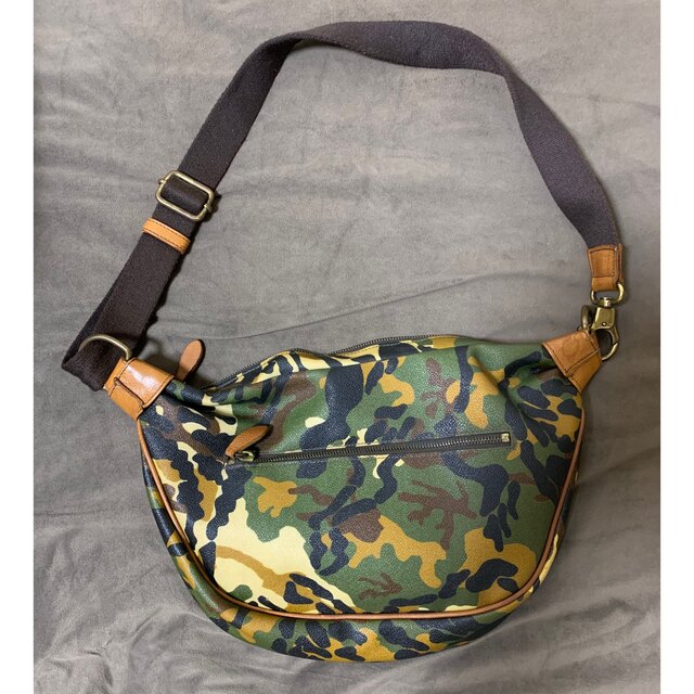IL BISONTE(イルビゾンテ)のイルビゾンテ  ショルダーバッグ　カモフラ メンズのバッグ(ショルダーバッグ)の商品写真