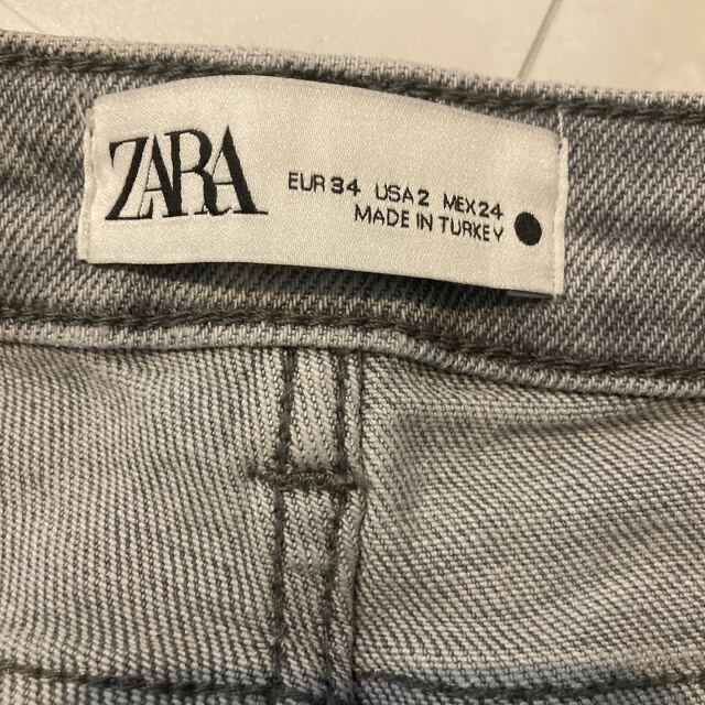 ZARA(ザラ)の【試着のみ】ZARA 高見え美脚スキニー 34 レディースのパンツ(デニム/ジーンズ)の商品写真