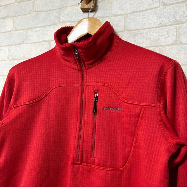 patagonia(パタゴニア)の【希少 大人気】Patagonia R1 PULL OVER フリース 赤 M メンズのトップス(ニット/セーター)の商品写真