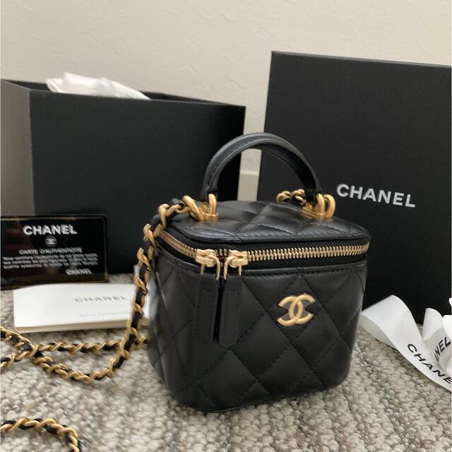 CHANEL(シャネル)の新品未使用　CHANEL スモール　ヴァニティーケース　保護シール付き レディースのバッグ(ショルダーバッグ)の商品写真